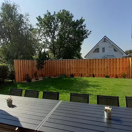 Fh Magnolia Fuer 12 Pers. Mit Terrasse + Dachterasse Born